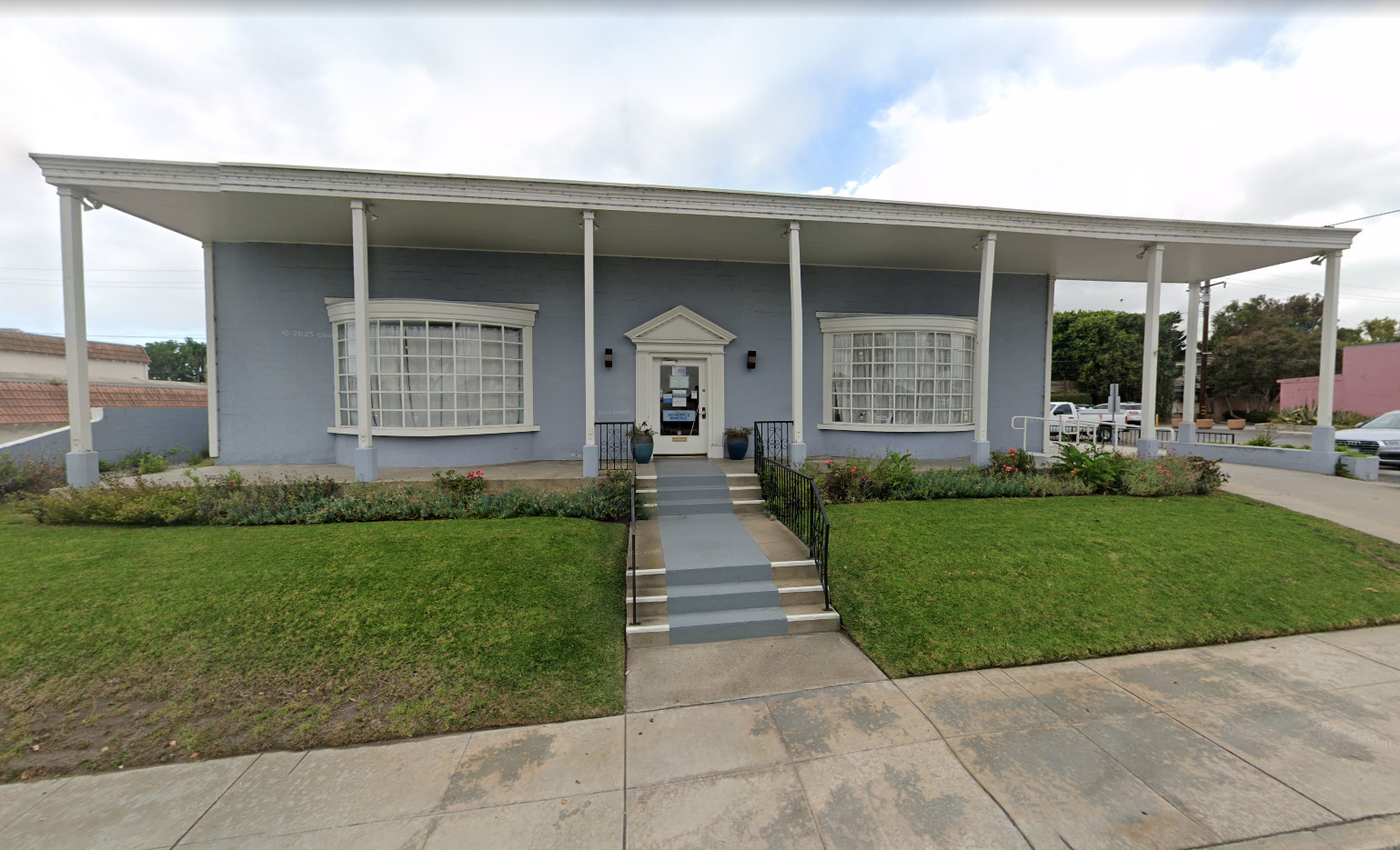 Exterior of the Pacific Pain & Wellness Group Manhattan Beach office
